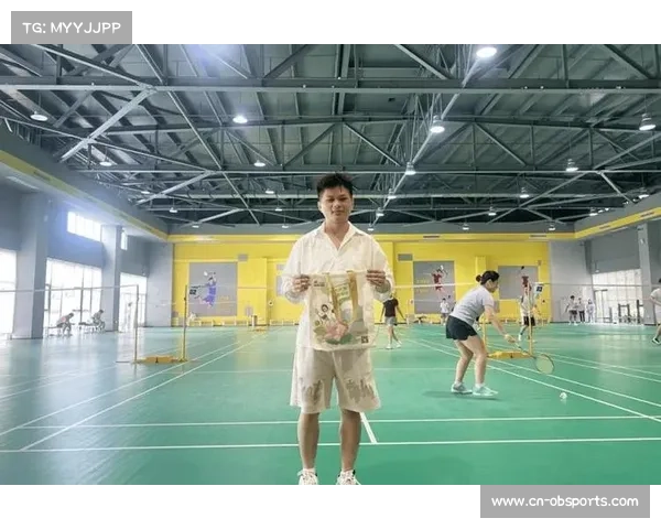 福建民间羽毛球赛趣事 小鸟意外截胡羽毛球致比赛瞬间终止